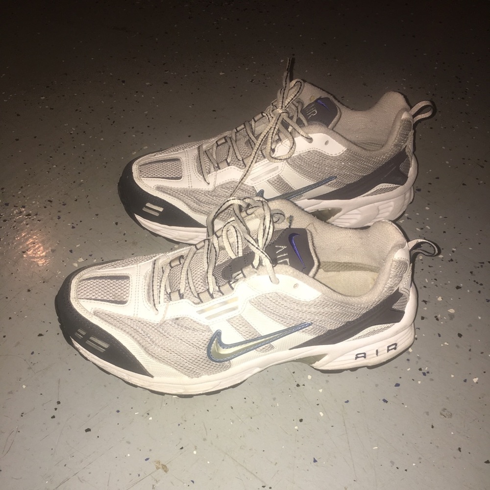 Nike Air Size 9. Excellent condition.